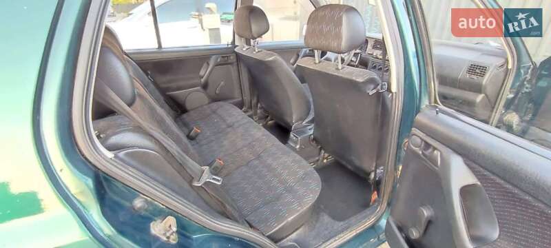 Хетчбек Volkswagen Golf 1996 в Ужгороді