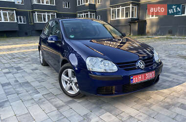 Хэтчбек Volkswagen Golf 2005 в Ахтырке
