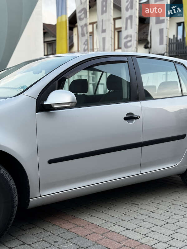 Хетчбек Volkswagen Golf 2005 в Тернополі