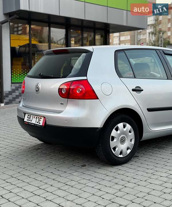 Хетчбек Volkswagen Golf 2005 в Тернополі