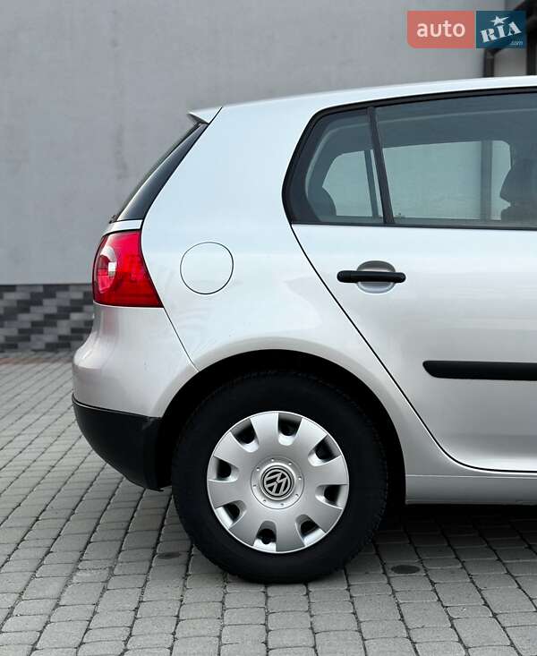 Хетчбек Volkswagen Golf 2005 в Тернополі