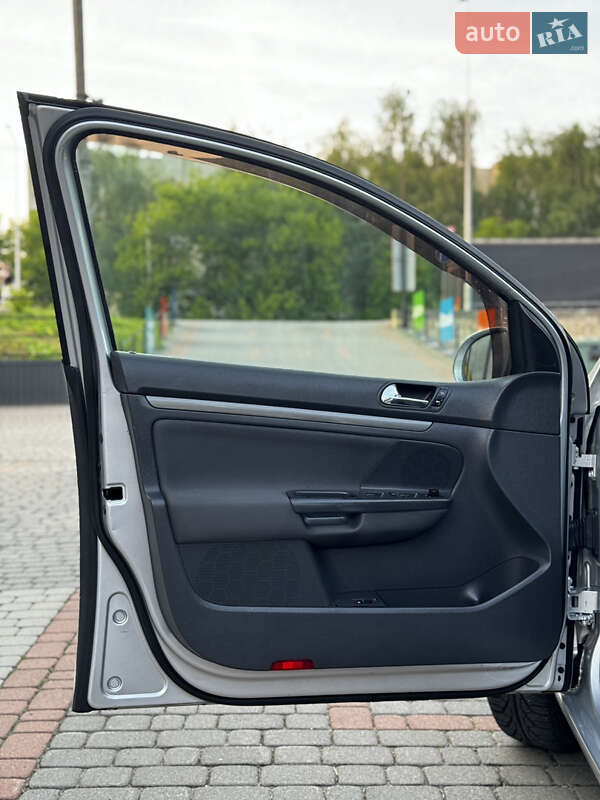 Хетчбек Volkswagen Golf 2005 в Тернополі