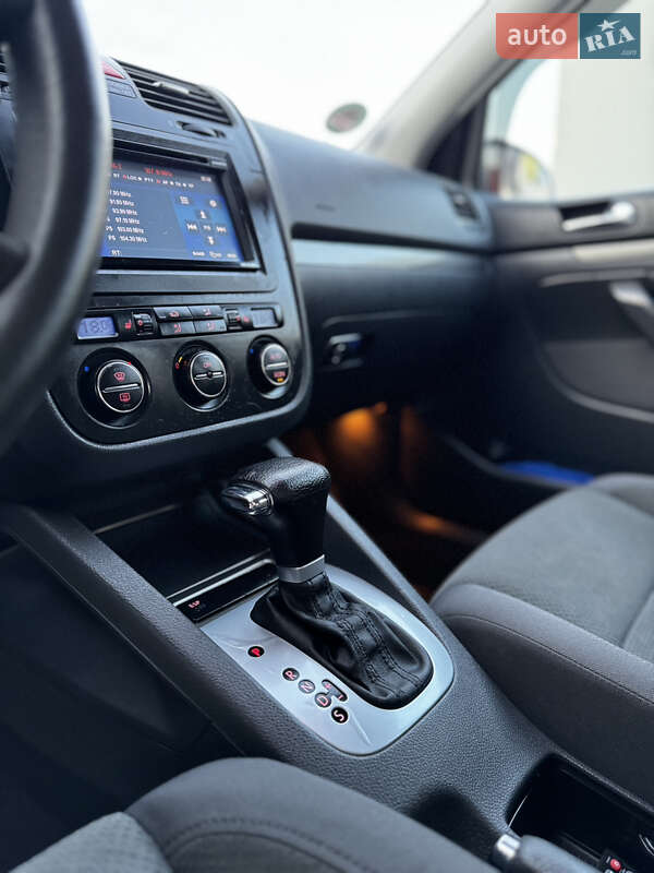 Хетчбек Volkswagen Golf 2005 в Тернополі