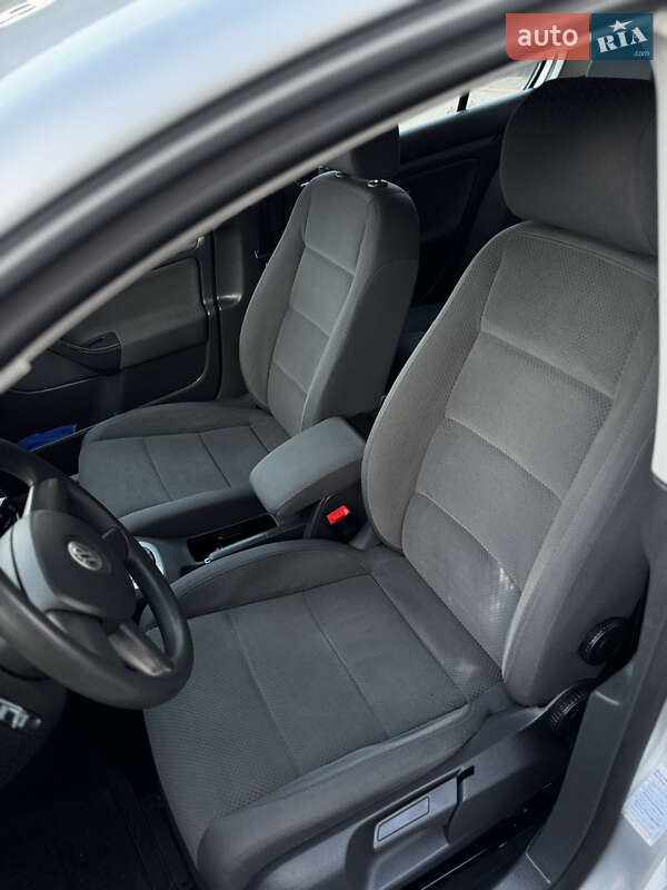 Хетчбек Volkswagen Golf 2005 в Тернополі
