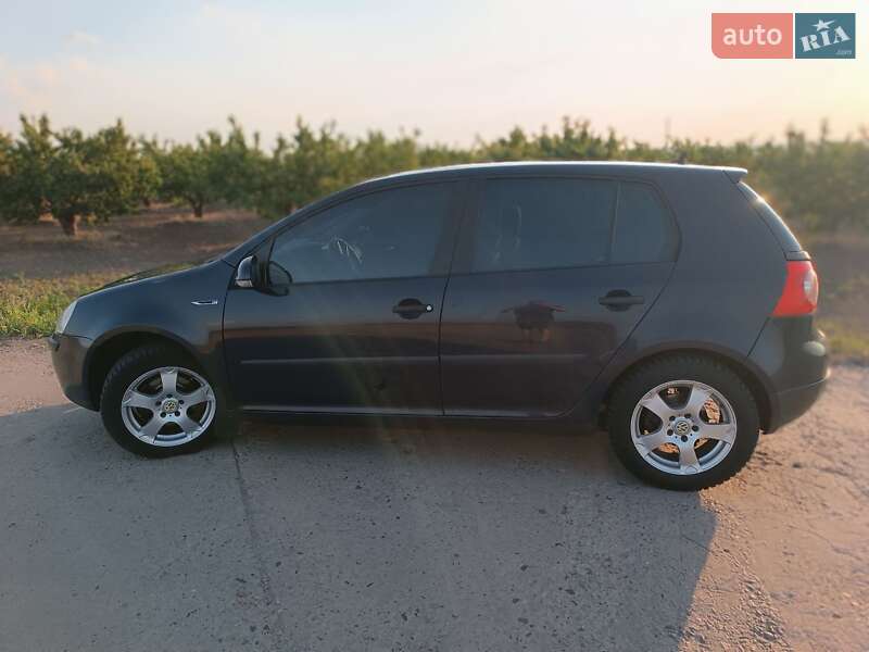 Хэтчбек Volkswagen Golf 2005 в Никополе фото 2 Хэтчбек Volkswagen Golf 2005 в Никополе