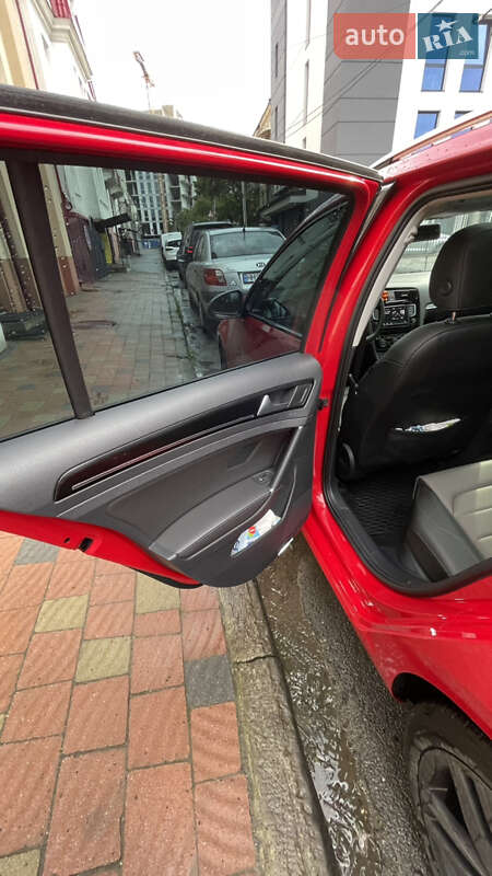 Універсал Volkswagen Golf 2015 в Тернополі