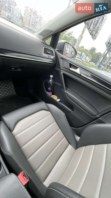 Універсал Volkswagen Golf 2015 в Тернополі