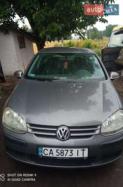 Хэтчбек Volkswagen Golf 2004 в Шполе