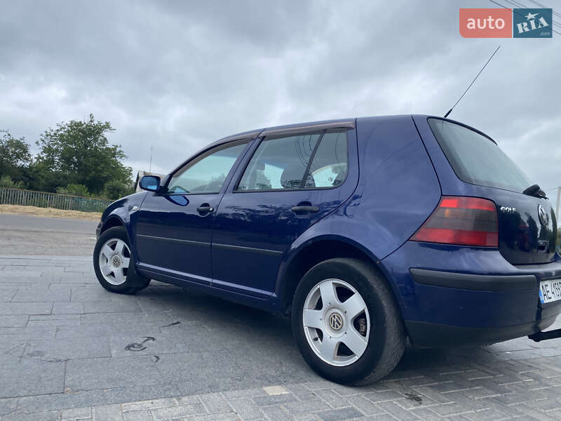 Хетчбек Volkswagen Golf 2001 в Немирові