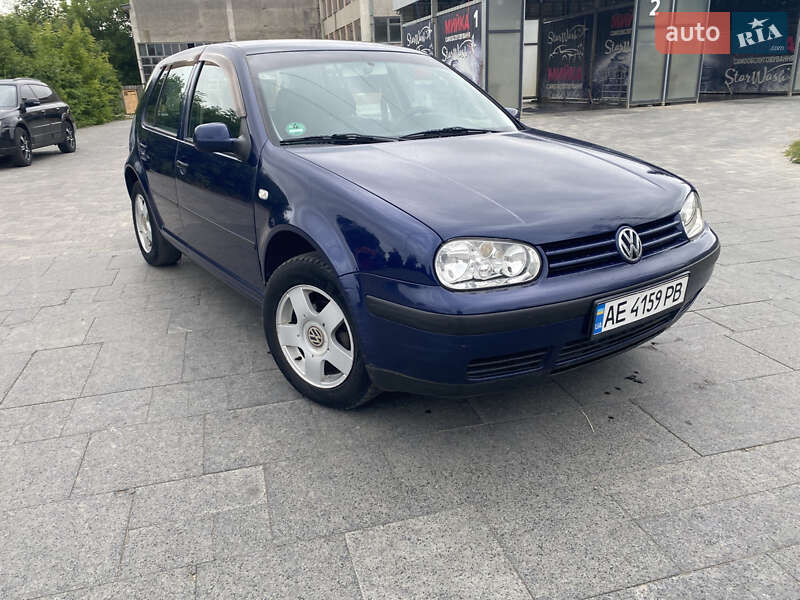 Хетчбек Volkswagen Golf 2001 в Немирові