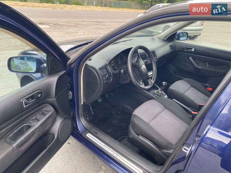 Хетчбек Volkswagen Golf 2001 в Немирові