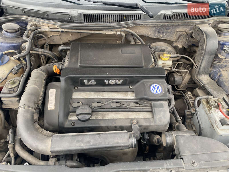 Хетчбек Volkswagen Golf 2001 в Немирові