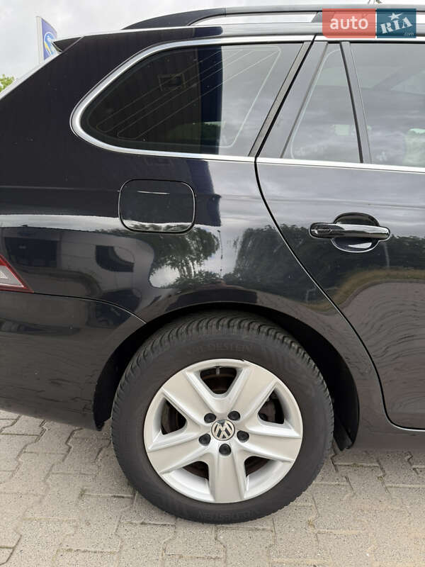 Универсал Volkswagen Golf 2010 в Красилове