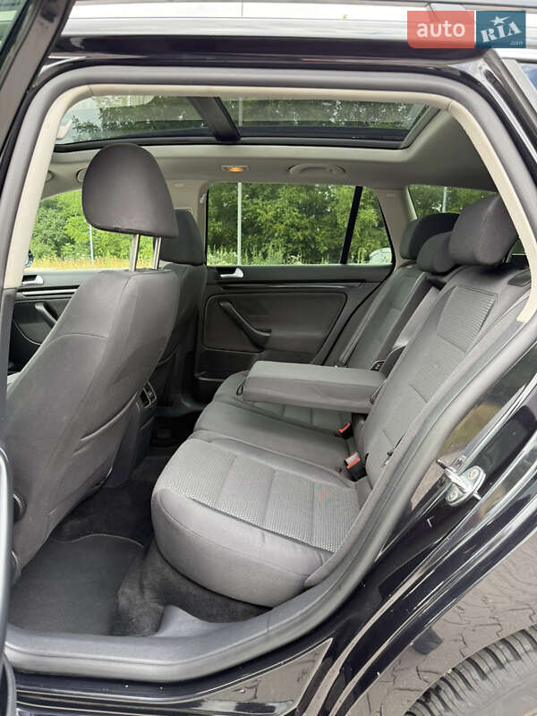 Универсал Volkswagen Golf 2010 в Красилове