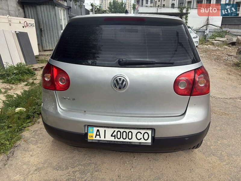 Хэтчбек Volkswagen Golf 2005 в Киеве