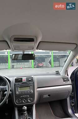 Хетчбек Volkswagen Golf 2006 в 