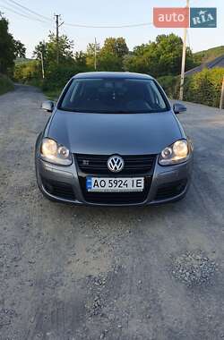 Хэтчбек Volkswagen Golf 2008 в Мукачево