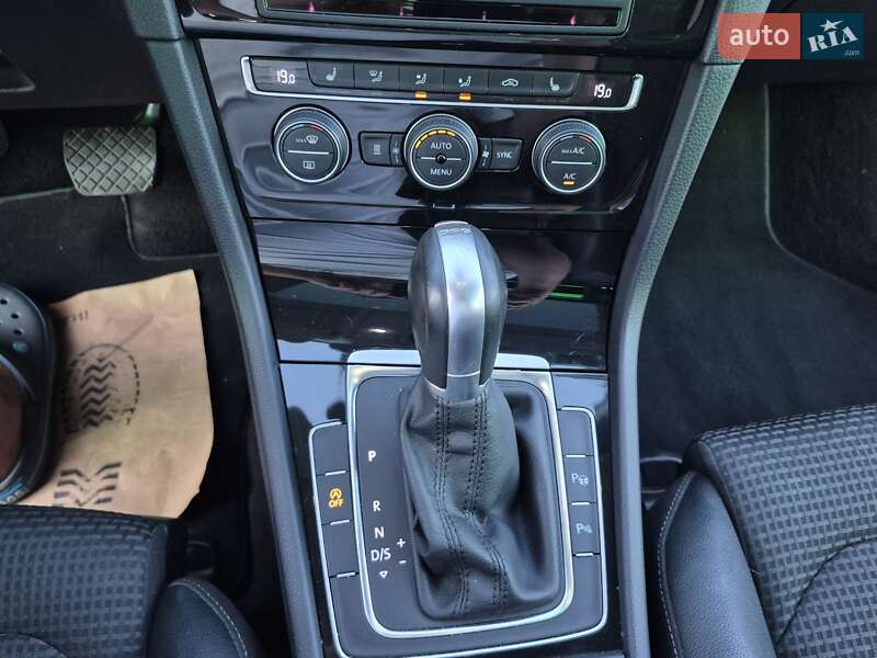 Універсал Volkswagen Golf 2015 в Одесі