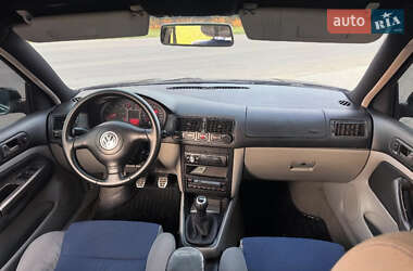 Хэтчбек Volkswagen Golf 2000 в 