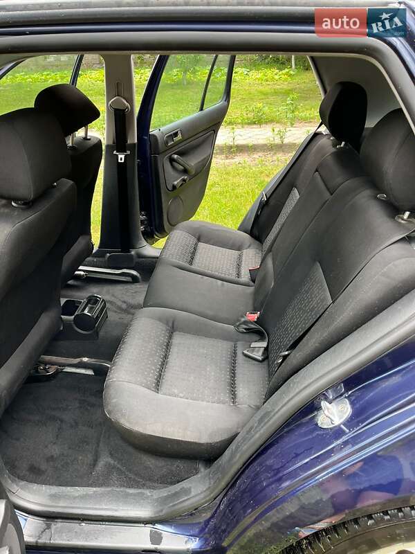 Хэтчбек Volkswagen Golf 2000 в Сарнах