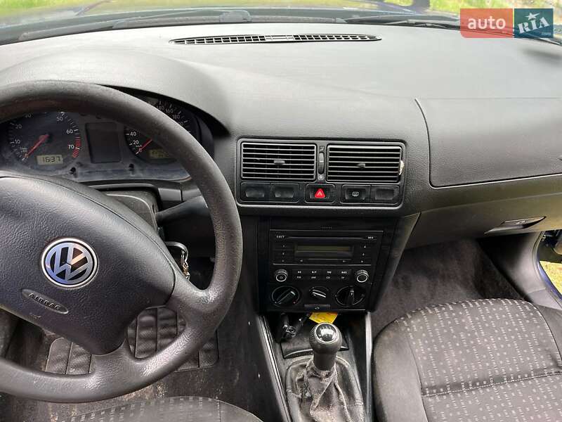 Хэтчбек Volkswagen Golf 2000 в Сарнах