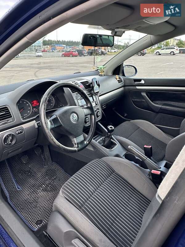 Хэтчбек Volkswagen Golf 2007 в Киеве