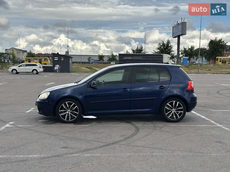 Хэтчбек Volkswagen Golf 2007 в Киеве