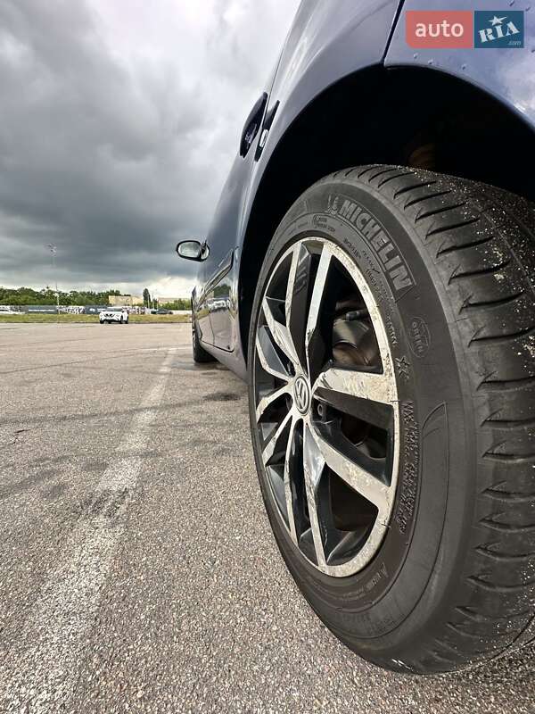 Хэтчбек Volkswagen Golf 2007 в Киеве