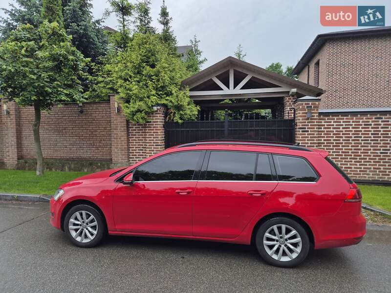 Универсал Volkswagen Golf 2015 в Киеве