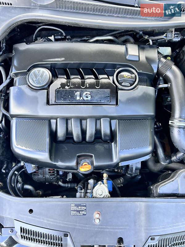 Хетчбек Volkswagen Golf 2005 в Диканьці