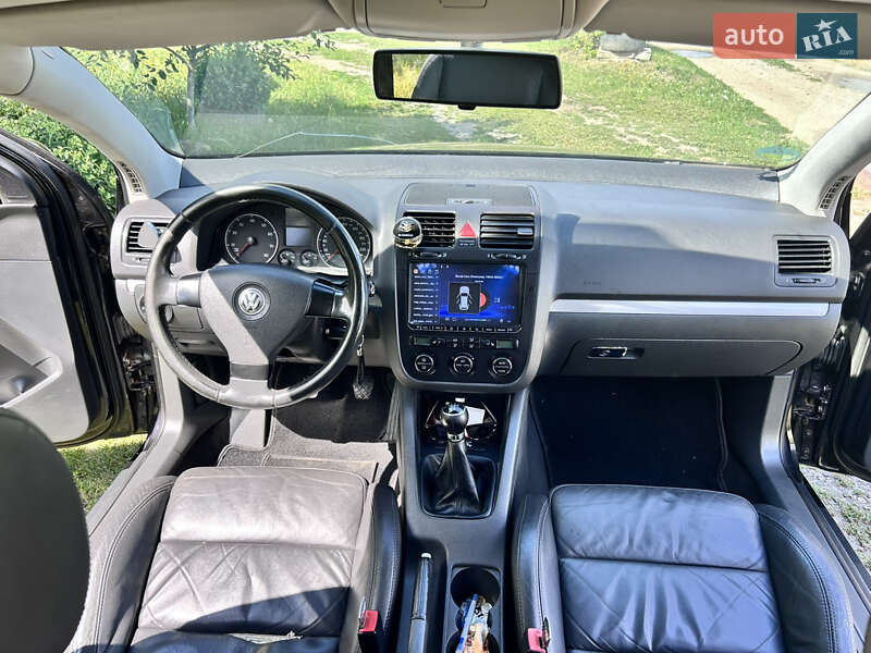 Хетчбек Volkswagen Golf 2005 в Диканьці