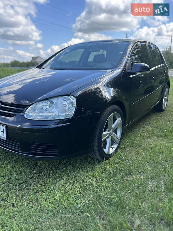 Хетчбек Volkswagen Golf 2005 в Диканьці