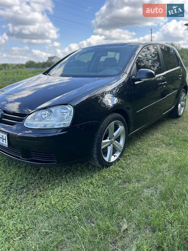 Хетчбек Volkswagen Golf 2005 в Диканьці