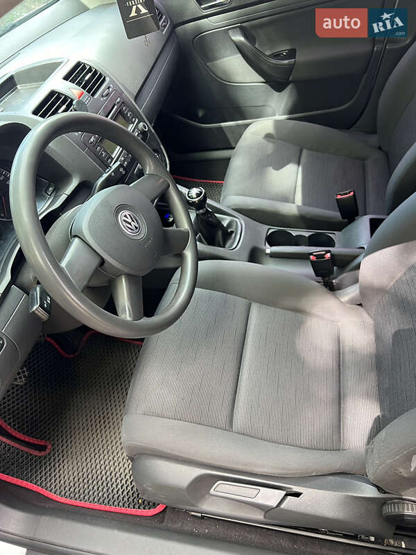 Хетчбек Volkswagen Golf 2004 в Вінниці