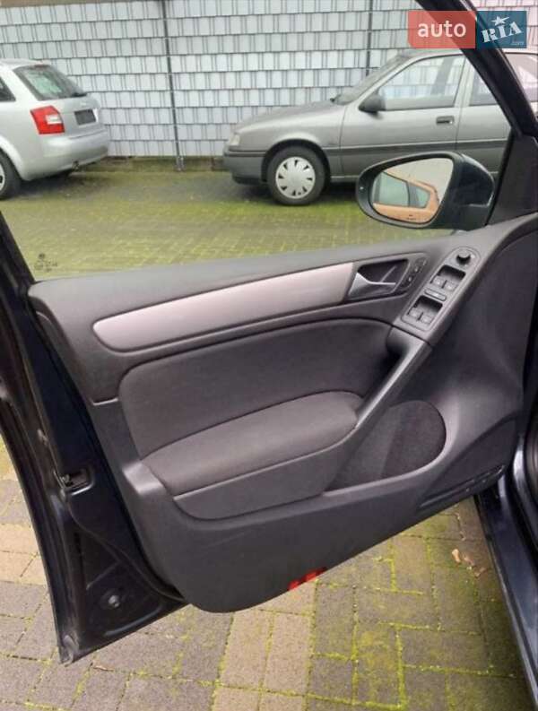 Хэтчбек Volkswagen Golf 2009 в Черновцах