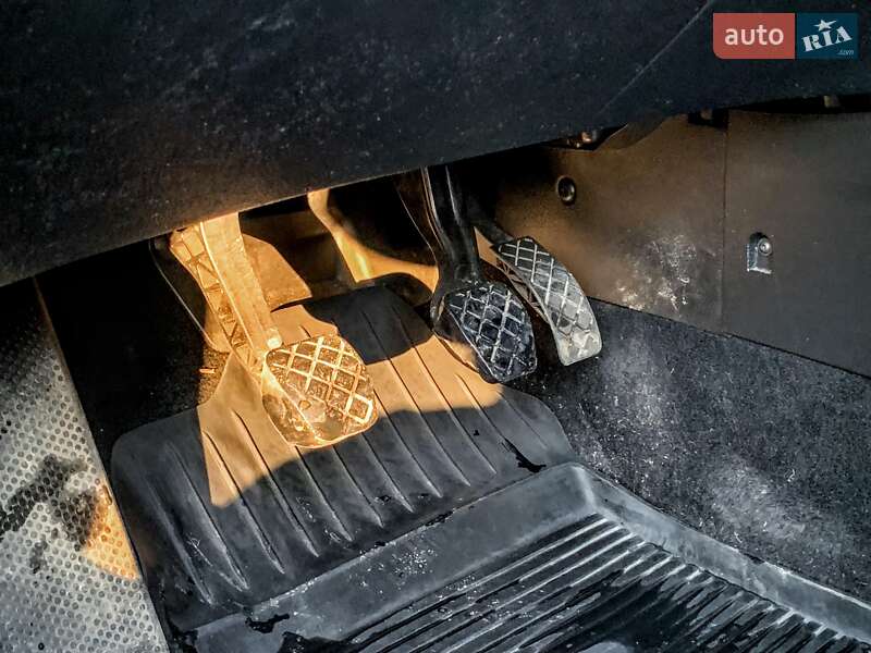 Хетчбек Volkswagen Golf 2003 в Львові