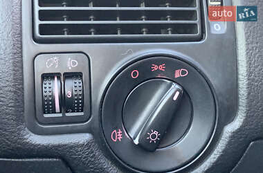 Хэтчбек Volkswagen Golf 2003 в Львове