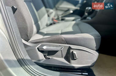 Хэтчбек Volkswagen Golf 2018 в 