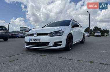 Универсал Volkswagen Golf 2015 в Киеве