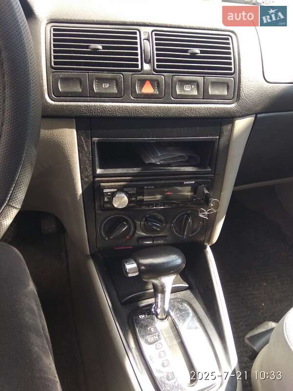 Універсал Volkswagen Golf 2003 в Житомирі