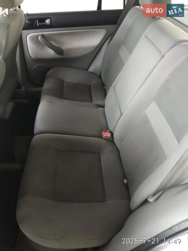 Універсал Volkswagen Golf 2003 в Житомирі