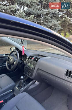 Хэтчбек Volkswagen Golf 2006 в 