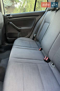Хэтчбек Volkswagen Golf 2006 в 