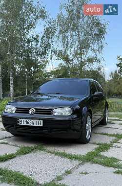 Хэтчбек Volkswagen Golf 2002 в Харькове