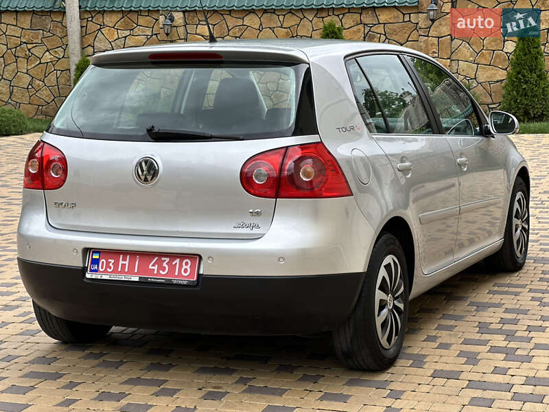 Хэтчбек Volkswagen Golf 2008 в Могилев-Подольске
