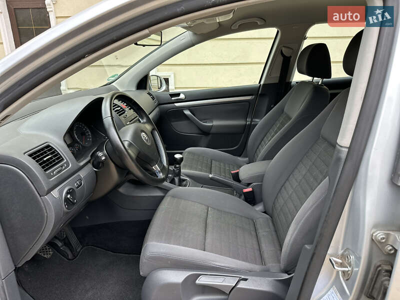 Хэтчбек Volkswagen Golf 2008 в Могилев-Подольске