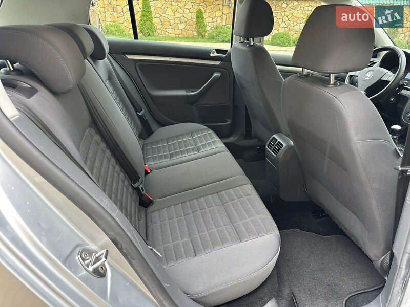 Хэтчбек Volkswagen Golf 2008 в Могилев-Подольске