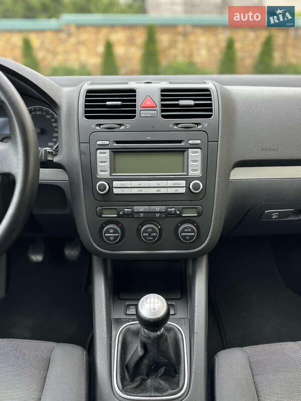 Хэтчбек Volkswagen Golf 2008 в Могилев-Подольске