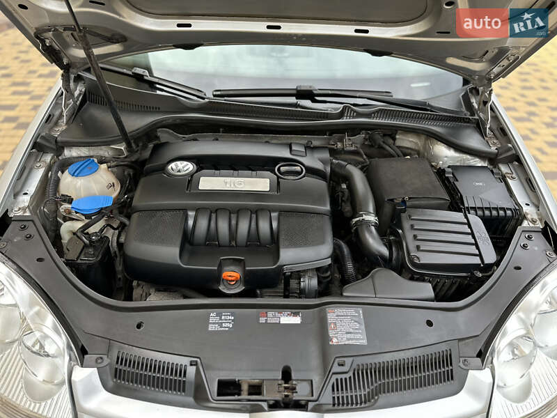 Хэтчбек Volkswagen Golf 2008 в Могилев-Подольске