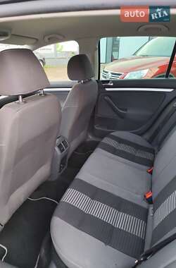 Хэтчбек Volkswagen Golf 2008 в 